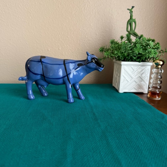 K’s Collection blue and black striped grid hand painted Cow figurine - Picture 1 of 16